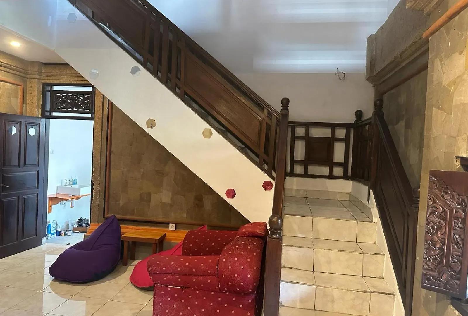 Rodin Bali Hostel contacts