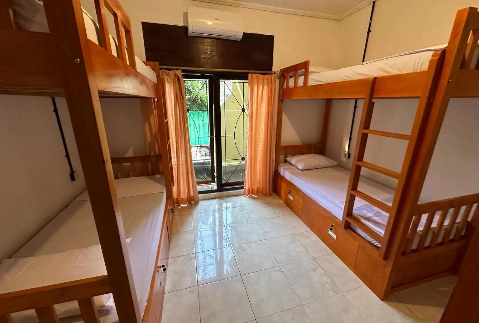Rodin Bali Hostel Seminyak  Seminyak (Bali)